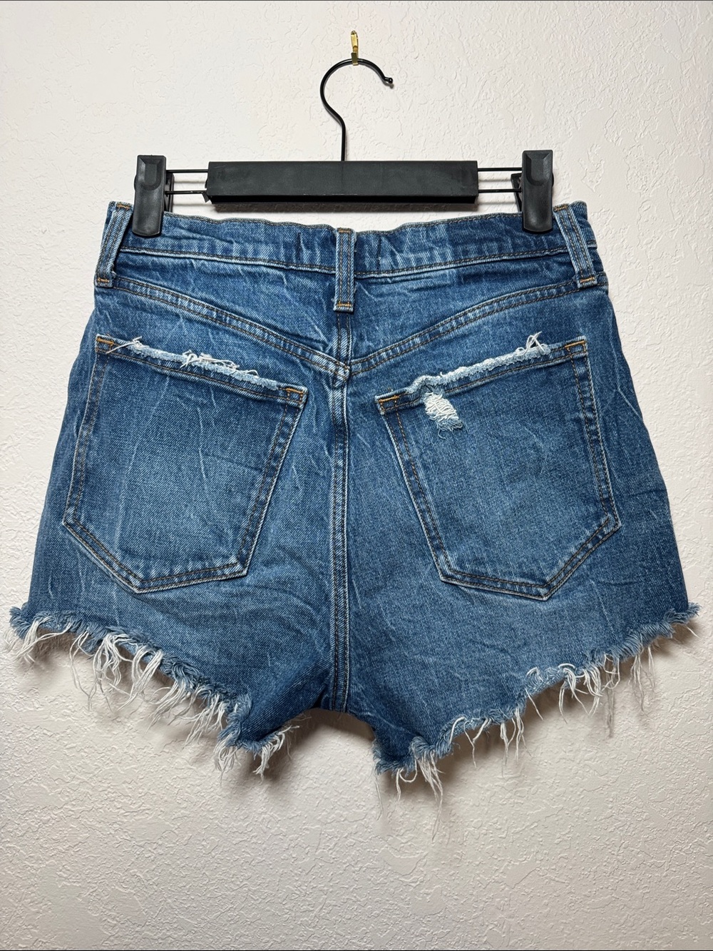 Abercrombie & Fitch Distressed Blue High-Rise Mom Short Button-Fly Size 2 / 26 - Picture 4 of 6